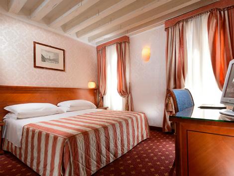 ベネチア：ホテル カヴァレット ＆ ドージェ オルセオロ 客室一例