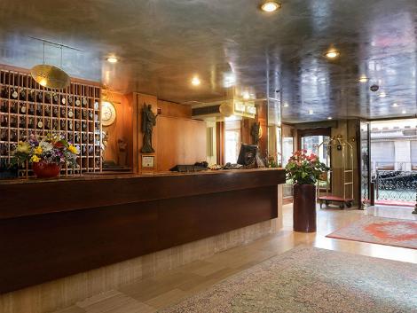 ベネチア:ホテル カヴァレット & ドージェ オルセオロ ロビー