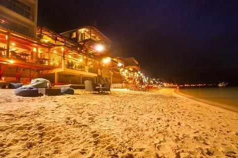 サムイ島:ビーチ沿いのレストラン