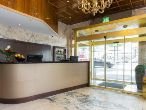 ハンブルク:フュルスト ビスマルク ロビー