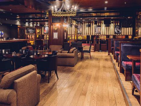 ヘルシンキ:ソコス ホテル プレジデンティ バー