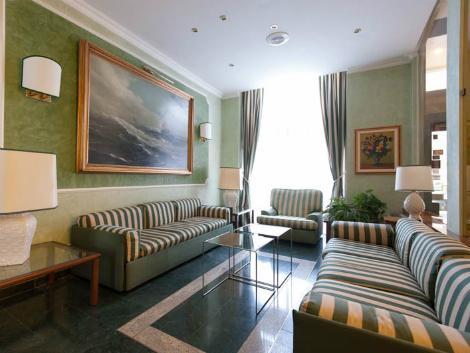 ミラノ：ホテル フローラ ロビー