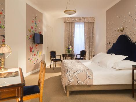 ニース：ホテル ネグレスコ 客室一例