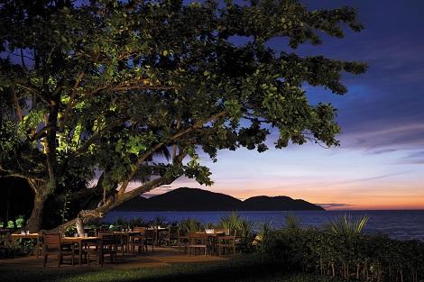 ペナン島:シャングリラズ ラサ サヤン Pinang Bar & Restaurant