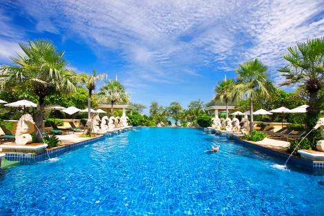 プーケット グレースランド 開放的な広いプール