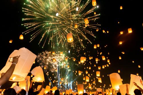 コムローイ祭り 花火