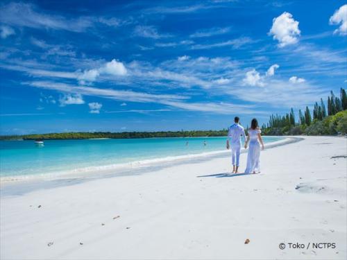 白砂・青海・青空のコントラストが綺麗なイルデパン島