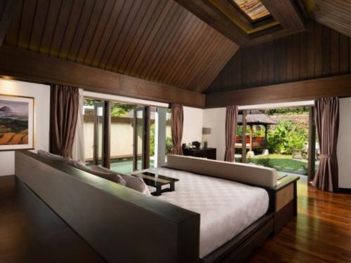 サマヤウブド ヒルサイドヴィラ ベッドルーム