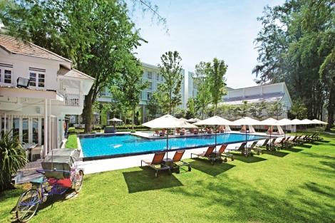 ローンパイン ホテル プール