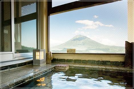 ニセコ:湯元ニセコプリンスホテル ひらふ亭 展望風呂付き客室一例※眺望は一例です(湯元ニセコプリンスホテル ひらふ亭公式ホームページより)