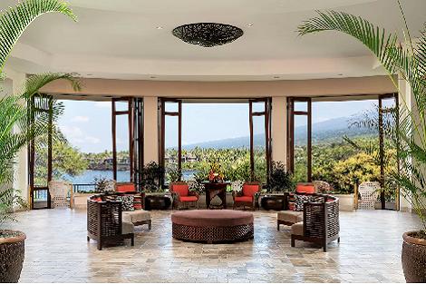 ハワイ島：アウトリガー・コナ・リゾート・アンド・スパ　ロビー