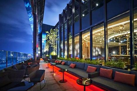 クアラルンプール：EQ ホテル クアラルンプール ルーフトップバー