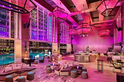 クアラルンプール：W クアラルンプール プールサイドバー