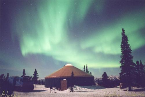 チナ温泉　雪上車オーロラ鑑賞（イメージ）