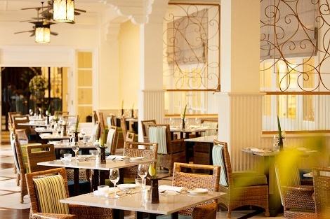 ラッフルズ グランド ホテル ダンコール　レストラン