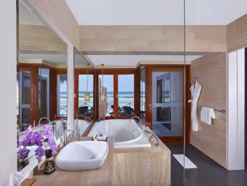 プレミアム水上ヴィラ客室一例_タージコーラルリーフ