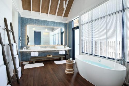 プール付き1ベッドルームヴィラ客室一例_コモ ココア アイランド