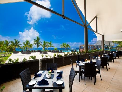 マナ アイランドリゾート＆スパ 開放感のあるレストラン