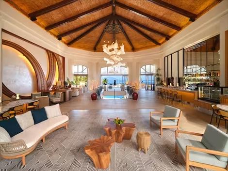 ヒルトン タヒチ リゾート　開放感あるロビーからの眺めは絶景