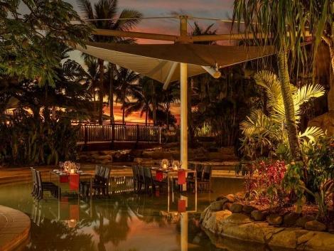 ラディソンブル リゾート フィジー デナラウ アイランド ユニークな水中レストラン