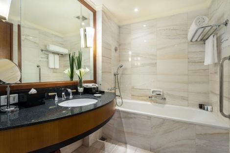 ハノイ：ホテル ドゥ パルク ハノイ バスタブ付き