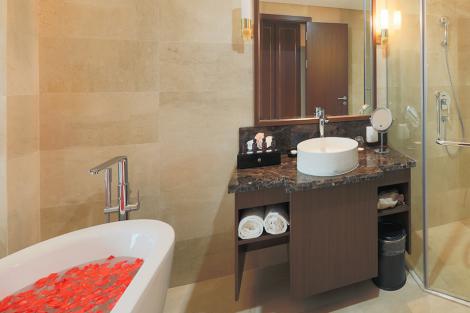 ハノイ：グランド ビスタ ハノイ バスタブ付き