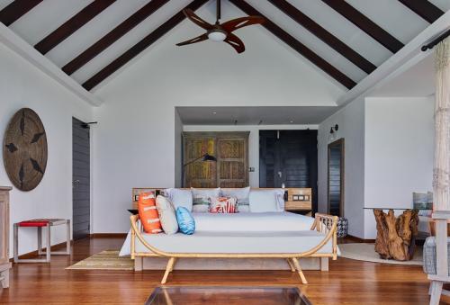 プール付き水上ヴィラ客室一例_グランド パーク コディッパル モルディブ