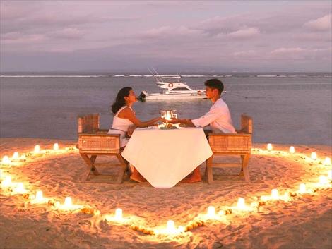 サダラ ブティック ビーチ リゾート ロマンチックなキャンドルディナー