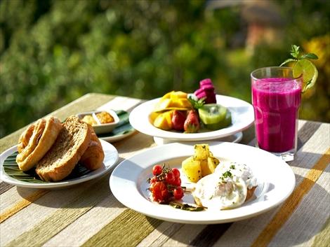 バグースジャティ　ヘルシーな野菜ジュース付きの朝食イメージ