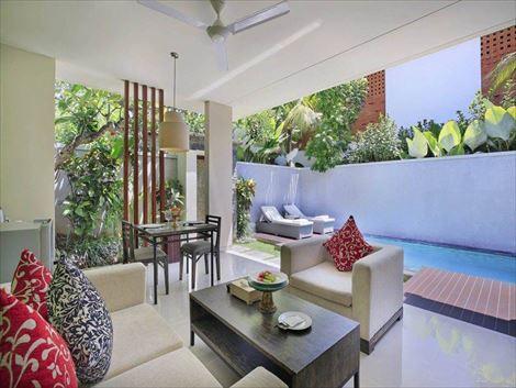 ロイヤル サマジャ ヴィラズ　プール付き部屋