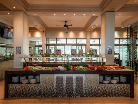 ヌバタホテル　朝食会場のレストランはテラス席も完備