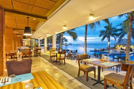 デュシタニ マクタン セブ　サンセットバー