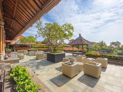 アヨディア リゾート バリ 開放的なレストランでお食事を