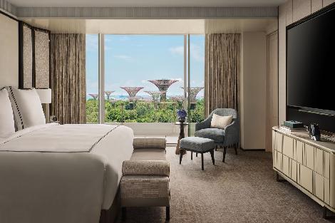 シンガポール:マリーナベイサンズ サンズ・プレミア スイート ガーデンズ・バイ・ザ・ベイビュー 客室一例/提供:Marina Bay Sands
