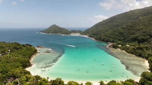 マヘ島の美しいビーチ