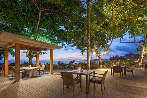 チャンディ ビーチ リゾート　インド洋を眺めながら食事を楽しめるレストラン