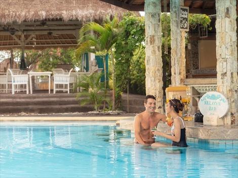 ソル バイ メリア プールサイドで軽く一息