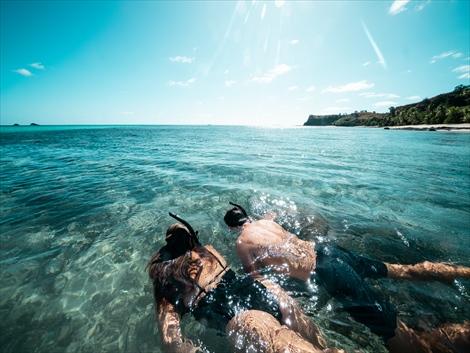 フィジー随一の透明度と珊瑚礁の海へ ©Yasawa Island Resort & Spa