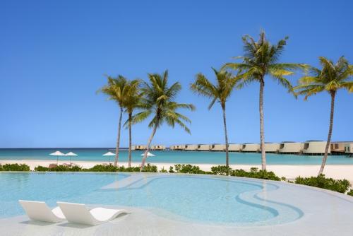 メインプール_センターラ・グランド・ラグーン・モルディブ