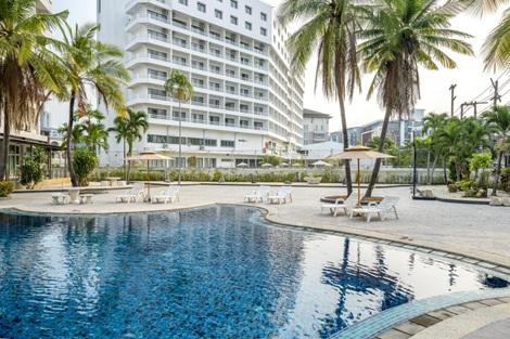 パタヤ：ウェルカムプラザホテル プール