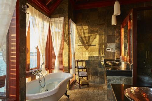 デラックス水上ヴィラ客室一例_サン シヤム オル ヴェリ