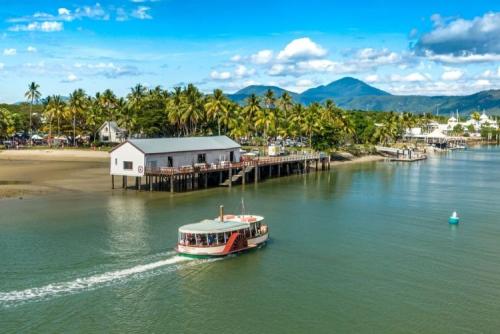 ポートダグラスに向かうボート（イメ－ジ）