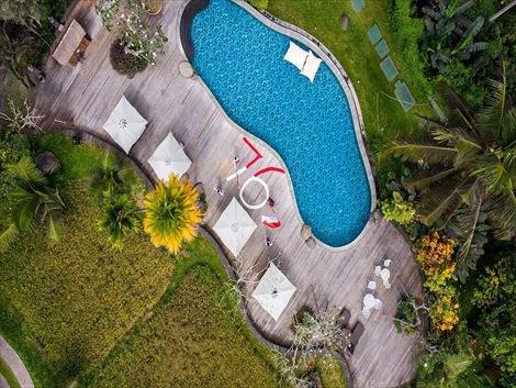 プラタラン ウブド ホテル＆スパ　トロピカルガーデンに囲まれたプール