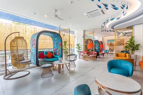 プーケット:ホテルクローバーパトン ラウンジ