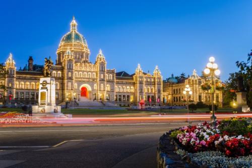 ブリティッシュコロンビア州議事堂のライトアップ