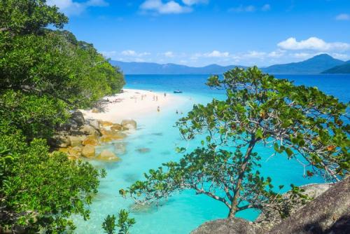 フィッツロイ島の静かなビーチ