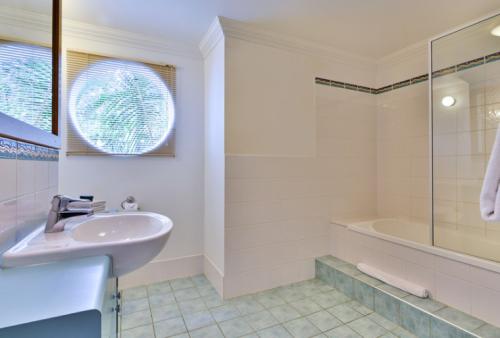 ハミルトン島 COMPASSPOINT3（バスルーム）